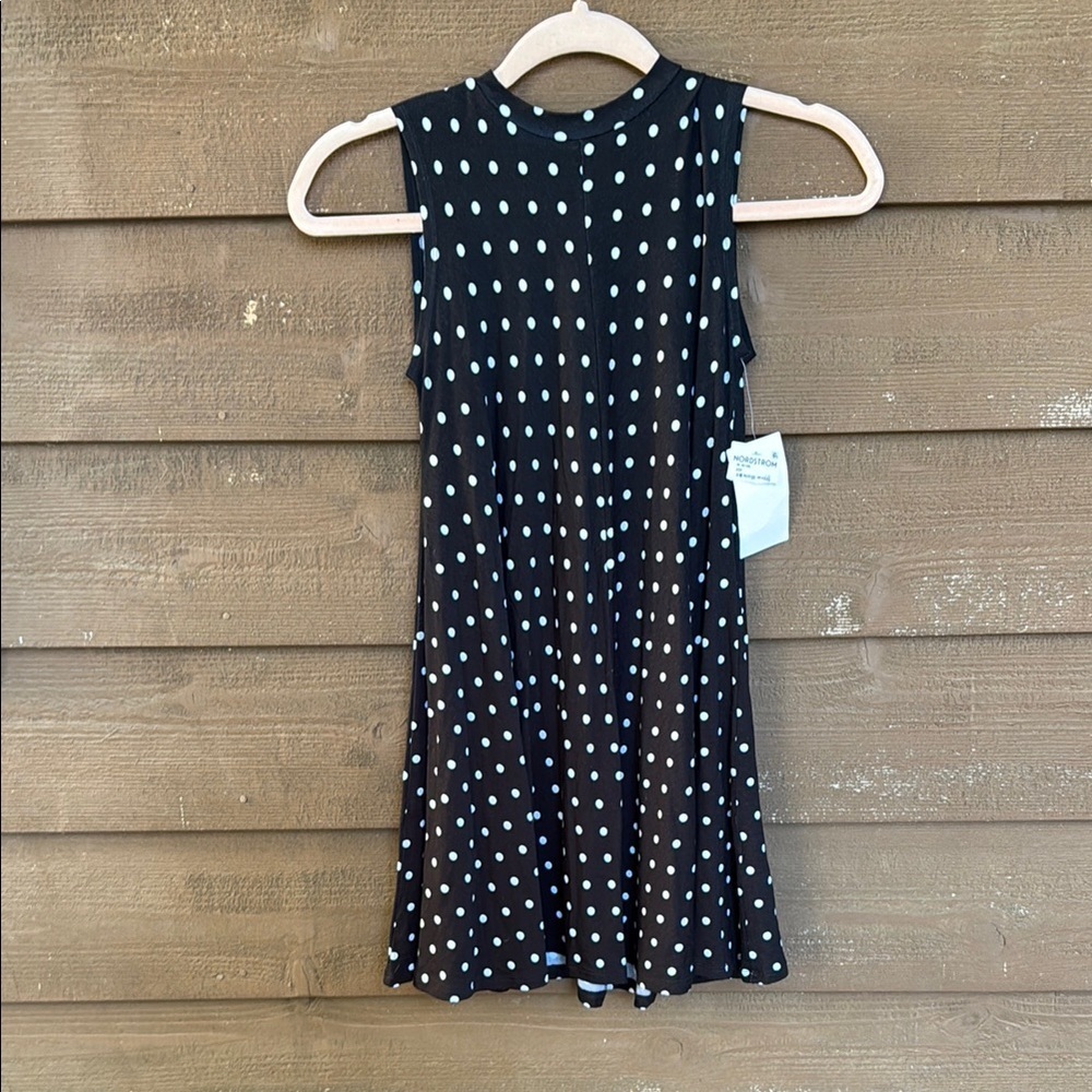NWT Nordstrom Black and White Polka Dot Loose sleeveless blouse size medium
